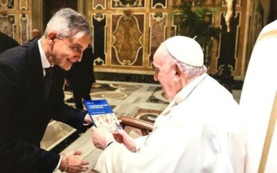 Donato al Santo Padre il nostro libro “Il volontariato nel cuore di Papa Francesco”